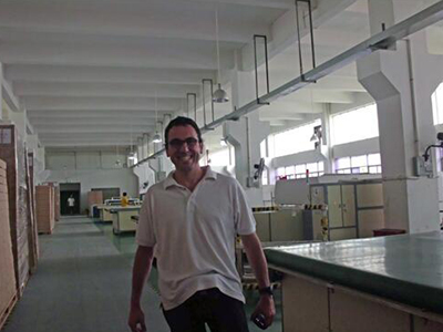 Ein Freund aus Südamerika besucht die Solarmodulfabrik von Everexceed